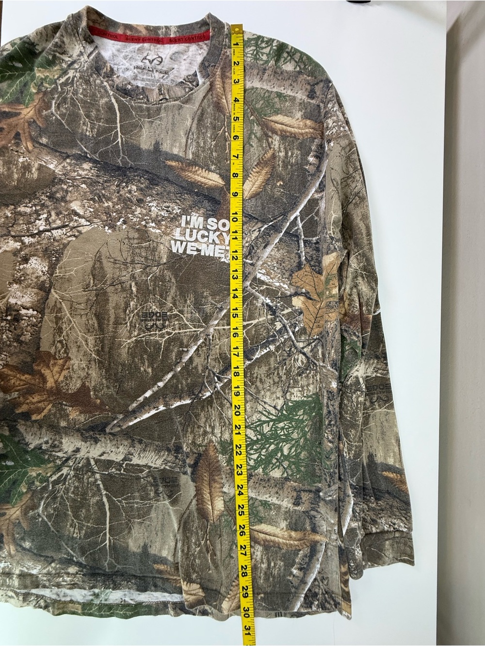 Realtree | "I'm So Lucky We Met" Camo Long Sleeve Shirt | Green | Size Large - Picture 9 of 9